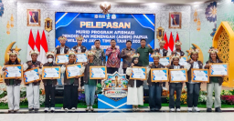 Program ADEM Papua Cetak Generasi Emas, Pemprov Jatim Lepas 127 Siswa ke Kampung Halaman