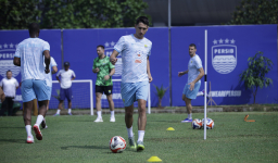 Luka Menalo Antusias Jalani Petualangan Baru Bersama PERSIB, Terpikat Ambisi Juara dan Militansi Bobotoh