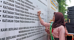 Pemkot Surabaya Gandeng Densus 88 Edukasi Orang Tua dan Siswa Cegah Radikalisme