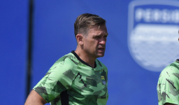 Tolic Tegaskan Tak Ada Anak Emas di PERSIB, Menit Bermain Harus Direbut Lewat Performa