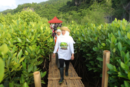 Hari Mangrove Sedunia, Khofifah Serukan Pelestarian Pesisir Demi Generasi Mendatang