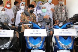 Desa di Jawa Timur Mendapat Bantuan Motor dan Satu Set Komputer