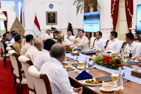Prabowo Perkuat Koordinasi Kabinet dengan Tradisi Makan Siang Bersama
