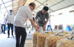 LaNyalla Apresiasi UMKM Kripik Singkong karena Bertahan di Pandemi