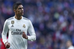 Dua Gol Varane Bawa Real Madrid Menang dari Huesca