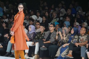 Batik Kota Mojokerto Membanggakan di Panggung Indonesia Fashion Week 2024