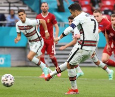 Cetak Dua Gol, Ronaldo Antar Portugal Tekuk Hongaria