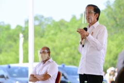 Berkunjung ke Labuan Bajo, Jokowi Semangati Pelaku Usaha Mikro