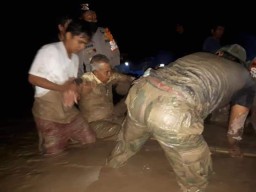 Ratusan Rumah Tenggelam dan Puluhan Orang Hilang Diterjang Banjir