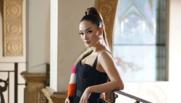 Manisnya  Zaskia Gotix ketika Berenang
