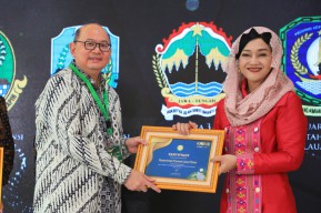 Jawa Timur Raih Delapan Penghargaan dalam Anugerah Adinata Syariah 2024