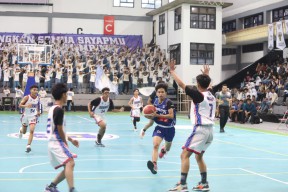 Wali Kota Eri Cahyadi Buka Kejuaraan Bola Basket Antar SMA/SMK Se-Surabaya
