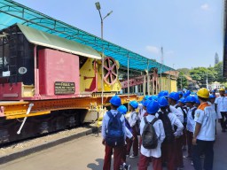 Ajak Masyarakat Lihat Dapur Perawatan Kereta Api, KAI Kembali Gelar Open House Balai Yasa