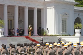 Prosesi Pisah Sambut Kepresidenan: Jokowi Menyambut Prabowo di Istana Merdeka