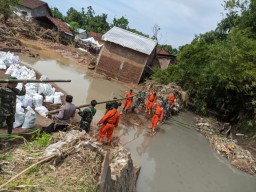 Tim Gabungan Pemprov Jateng Gerak Cepat Atasi Banjir Bandang di Pati