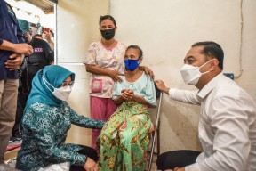 Bagikan 100 Kursi Roda kepada Penyandang Disabilitas
