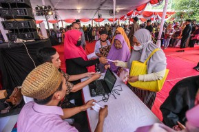 Baznas Surabaya Salurkan ZIS untuk Ribuan Keluarga Miskin dan Anak Yatim