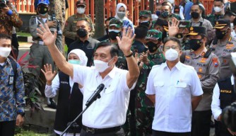 Menko Marves dan Menkes Kunjungi Pasien Covid 19 di Malang Jawa Timur