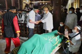 Beliau Tokoh Panutan yang Selalu Menyejukkan