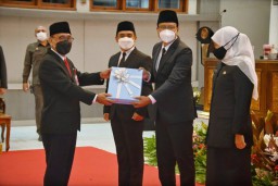 Khofifah Tantang Gus Ipul Jadikan Pasuran Singapura-nya Jatim