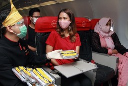 Terbang dengan AirAsia Rute Jakarta-Padang Bonusnya Nasi Padang