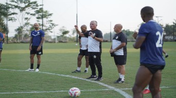 PSS Sleman Siap Hadapi Persis Solo, Mazola Junior Targetkan Kemenangan untuk Keluar dari Papan Bawah