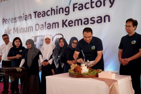 Pemkot Surabaya dan ITS Dirikan Perusahaan Air Minum dalam Kemasan HE2O