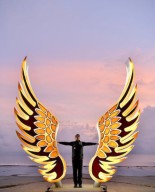 Monumen Dua Sayap Ikon Baru Pantai Sayang Heulang