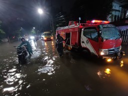 Hujan Deras dan Angin Kencang di Surabaya, DPKP Bergerak Cepat Tangani Dampak