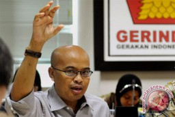 Desmond Mahesa : Jangan Sampai Presiden Salah Mengeluarkan Kebijakan