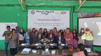 Empat Dosen UHT Berikan Pelatihan untuk Meningkatkan Inovasi Produk UMKM di SWK Semolowaru