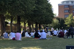 Warga Indonesia di Inggris Salat Idul Adha di Castle Park Inggris