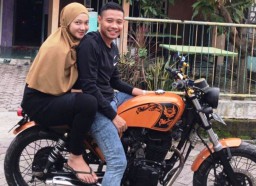 Bonceng Istrinya Ngabuburit, Evan Dimas Romantis Abis
