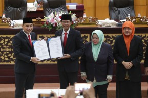 Raperda RPJPD Surabaya 2025-2045 Disetujui dalam Rapat Paripurna
