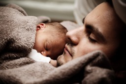 Pentingnya Kehadiran Ayah di Awal Kehidupan Bayi