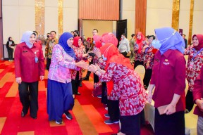 Gubernur Khofifah: Momentum Perkuat Sinergi Turunkan AKI dan AKB di Jatim