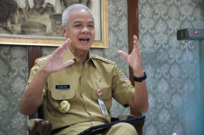 Ganjar Terus Perjuangkan Harga Minyak Goreng Rp 14 Ribu per Liter