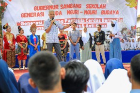 Pelajar Karangkobar Tak Menyangka Ketemu Ganjar saat Gubernur Mengajar