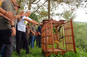 Peringati HUT Majestic-55, Ganjar Tanam 200 Bibit Pohon dan Lepas 44 Burung
