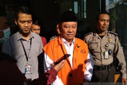 KPK Panggil Tiga Saksi Kasus Suap Bupati Sidoarjo