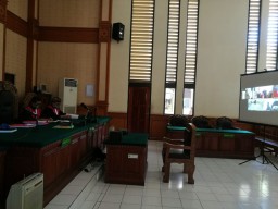 Social Distancing, PN Denpasar Gelar Sidang Online