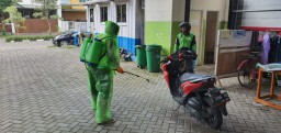 Driver Ojol Wajib Disemprot Disinfektan dan Tes Covid-19
