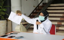 Risma Tandatangani PSBB di Surabaya