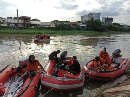 Pencarian Bocah Tenggelam di Kali Brantas Dihentikan Sementara