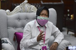 Risma Minta Warga Disiplin Protokol Kesehatan