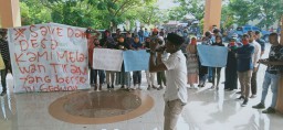 Demo Tuntut Pengusutan Penyalahgunaan Dana Desa
