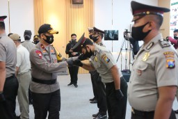 Ribuan Anggota dan PNS Polda Jatim Naik Pangkat