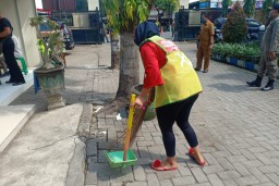 Tidak Pakai Masker, Pengendara di Sidoarjo Dihukum Kerja Sosial