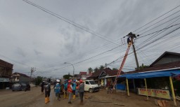 PLN Sulsebar Kembali Fungsikan 58 Unit Gardu Pasca Banjir