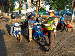 Operasi Patuh Semeru 2020, Polsek Tenggilis Tindak 65 Pelanggar
